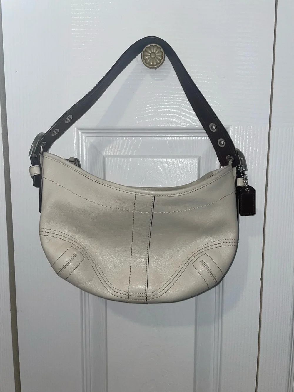 Coach Women's Cream Leather Shoulder Bag with Brown Strap - Picture 2 of 5